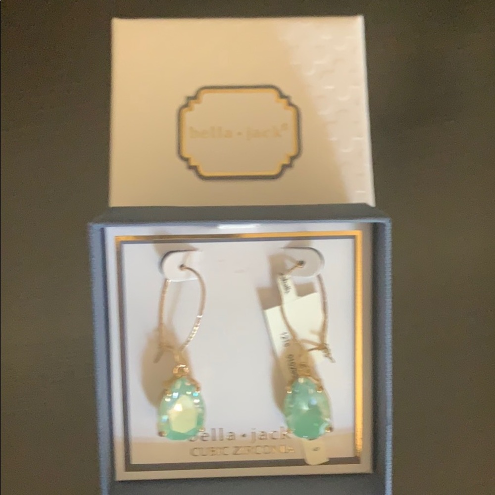 Blue cubic zirconia